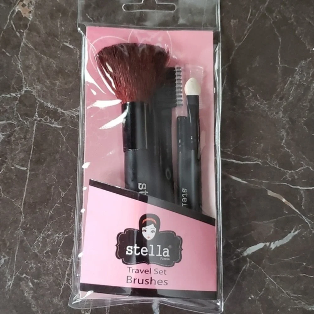 Travel‎ makeup brushes